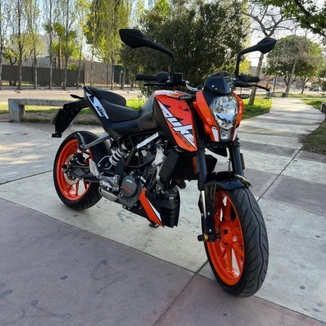 ktm-duke-200-big-0