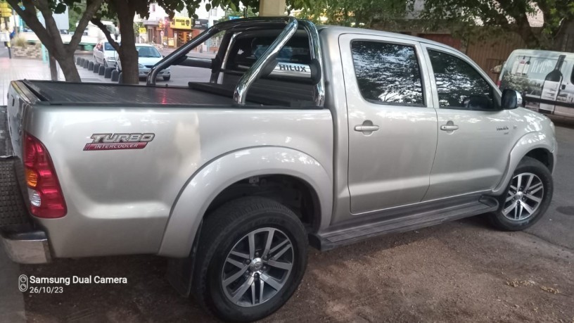 toyota-hilux-srv-4x2-big-1