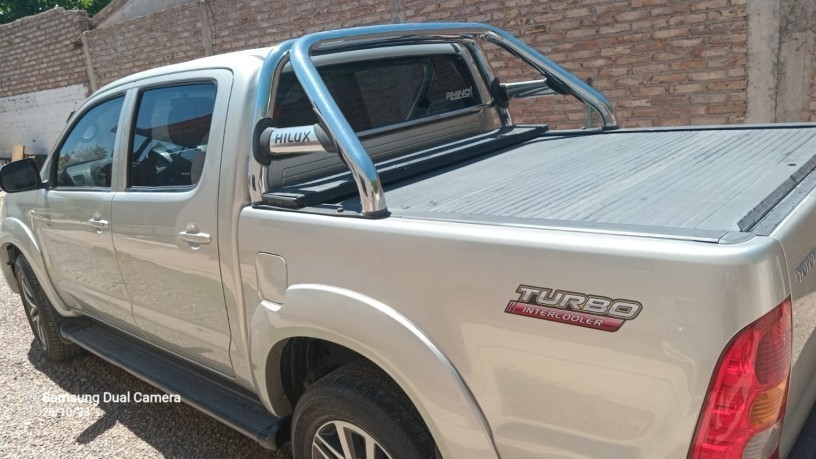 toyota-hilux-srv-4x2-big-5