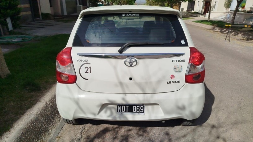 toyota-etios-xls-2013-big-3