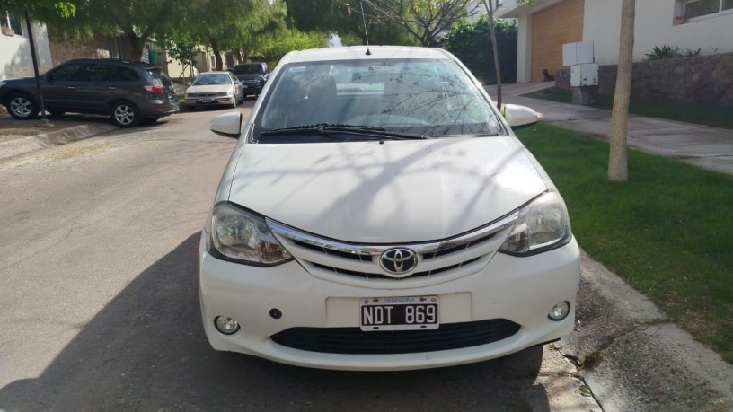 toyota-etios-xls-2013-big-2