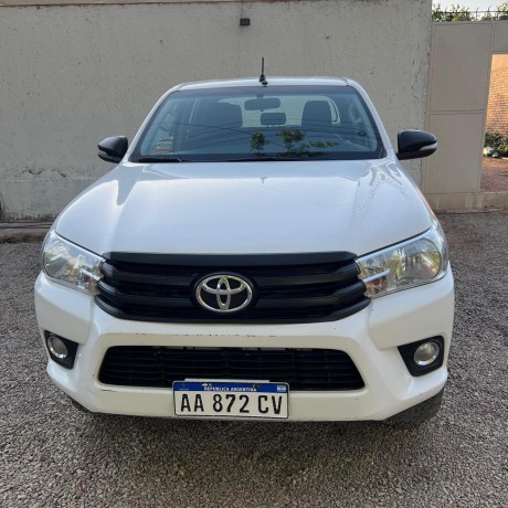 toyota-hilux-dx-4x4-2017-big-4