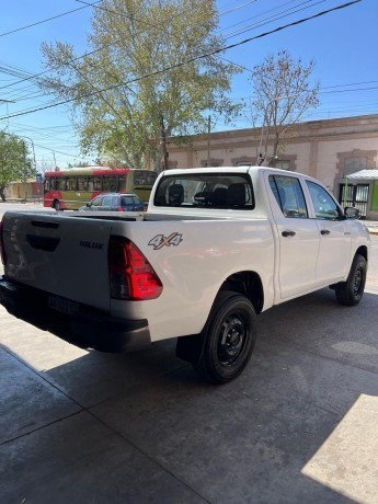 toyota-hilux-dx-4x4-2017-big-4