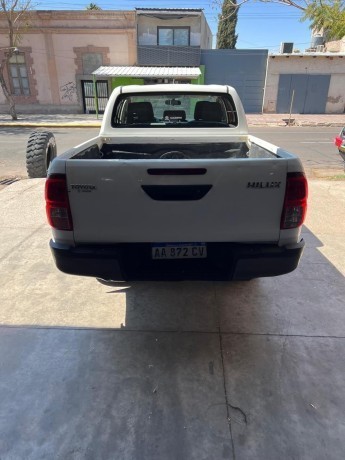 toyota-hilux-dx-4x4-2017-big-3