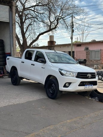 toyota-hilux-dx-4x4-2017-big-2