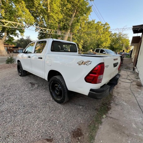 toyota-hilux-dx-4x4-2017-big-3