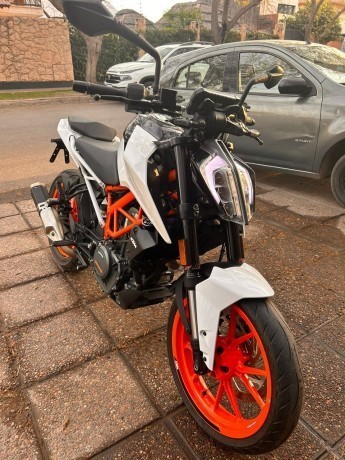 ktm-duke-390-ng-2019-big-0