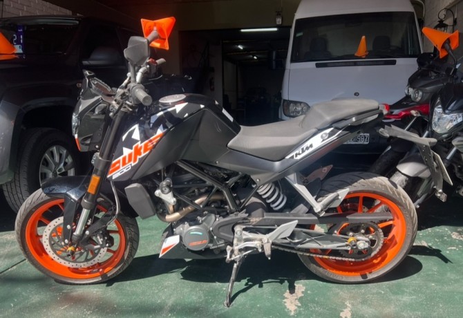 vendo-ktm-duke-200-2023-con-solo-370-km-big-0