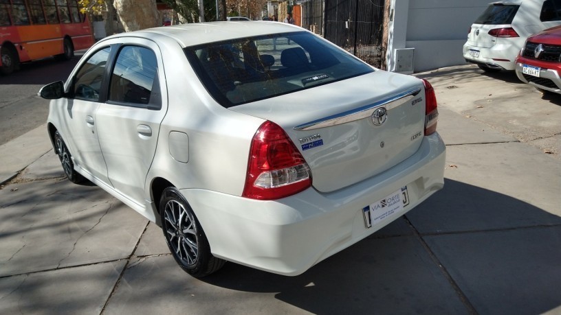 toyota-etios-xls-4-at-2019-big-5