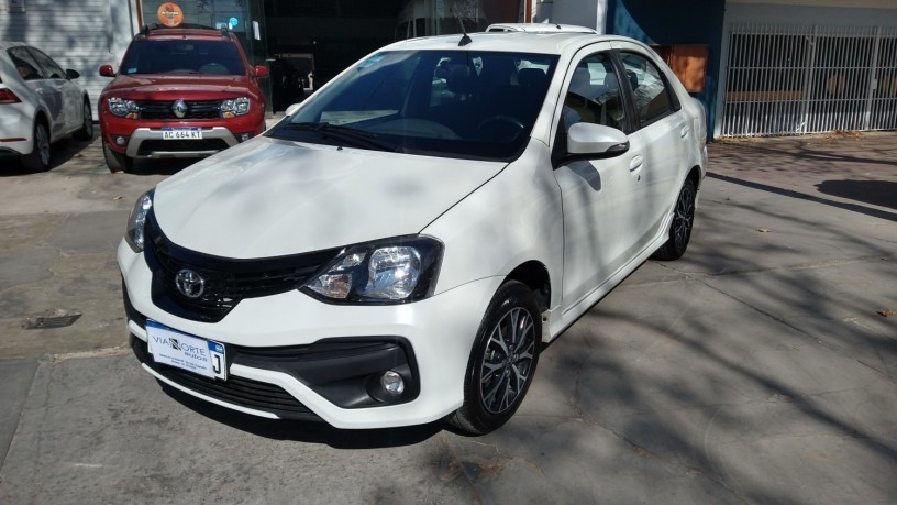 toyota-etios-xls-4-at-2019-big-8