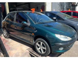 VENDO PEUGEOT 206 XR PREMIUM 1.6 5 PUERTAS AÑO 2005