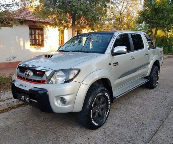 toyota-hilux-srv-4x4-2011-big-0