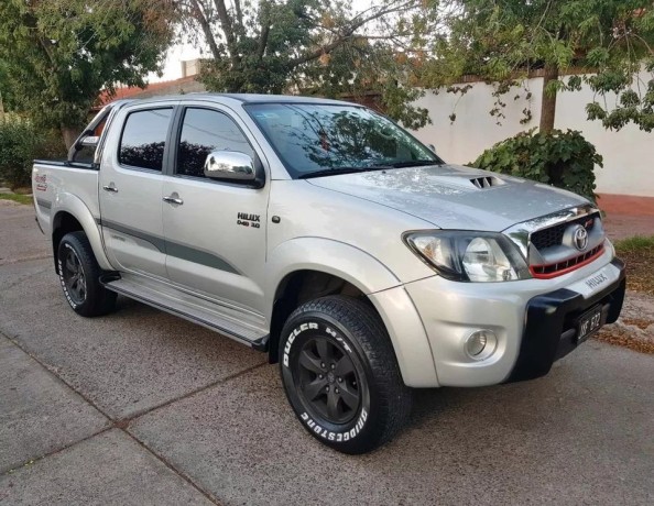 toyota-hilux-srv-4x4-2011-big-3