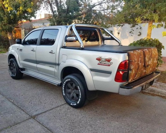 toyota-hilux-srv-4x4-2011-big-2