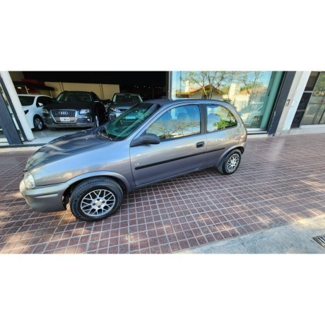 chevrolet-corsa-classic-14-big-2