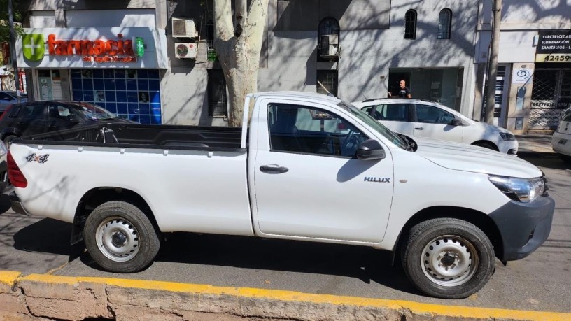 hilux-24-tdi-44-big-3