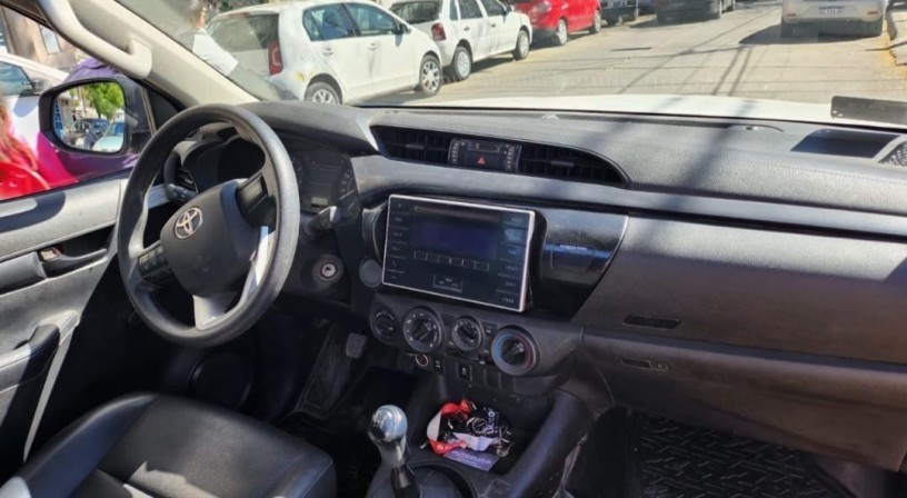 hilux-24-tdi-44-big-1