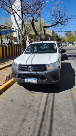 hilux-24-tdi-44-big-0