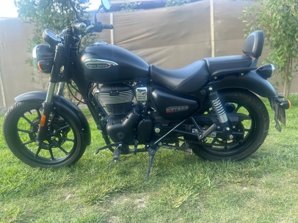 moto-royal-enfiel-meteor-350-big-3