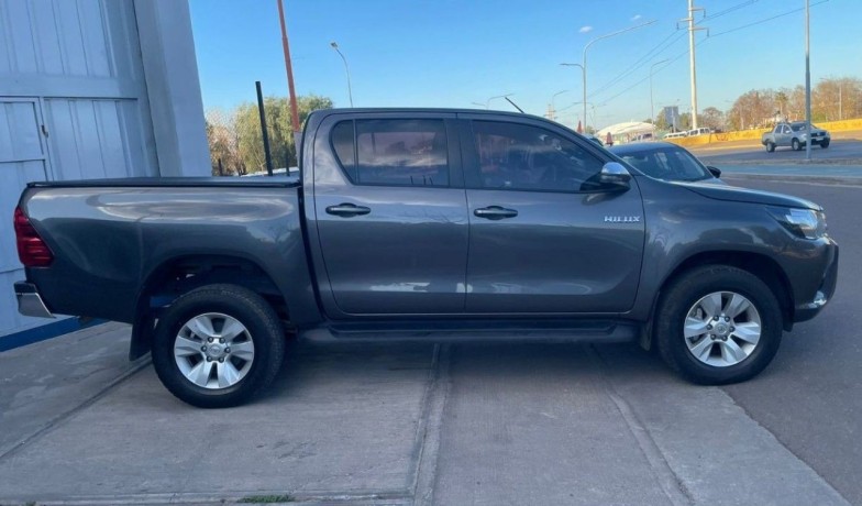 toyota-hilux-4x2-dc-srv-28-tdi-6-at-big-1