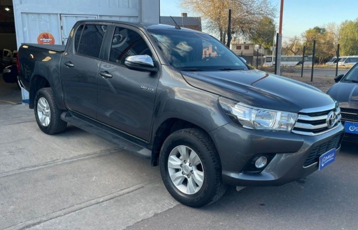 toyota-hilux-4x2-dc-srv-28-tdi-6-at-big-3