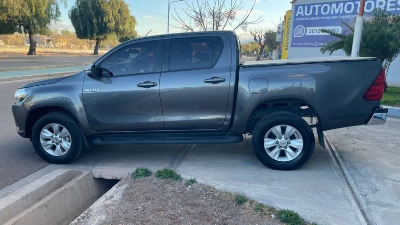 toyota-hilux-4x2-dc-srv-28-tdi-6-at-big-4