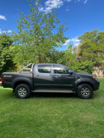 vendo-toyota-hilux-srv-4x4-2008-30-big-1