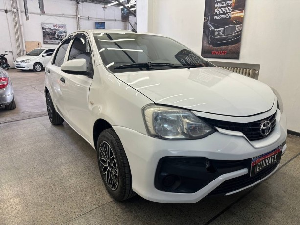 toyota-etios-15-x-4-ptas-2018-big-6