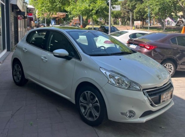 peugeot-208-big-1