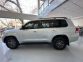 toyota-land-cruiser-200-45-d4-d-vx-at-small-4