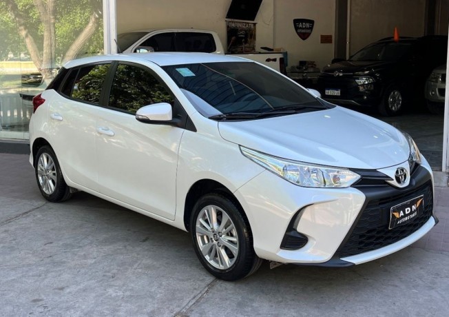 toyota-yaris-big-1