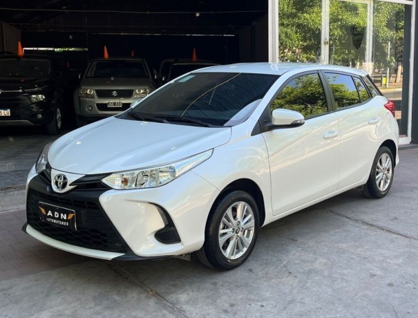 toyota-yaris-big-0