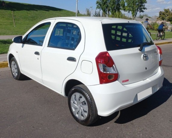 toyota-etios-15-5-ptas-aibo-big-3