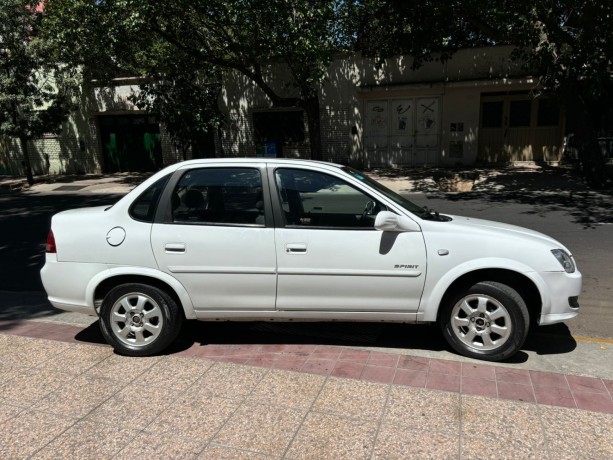 chevrolet-corsa-classic-lt-spirit-2011-big-2