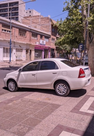 toyota-etios-15-xls-2014-nafta-big-5