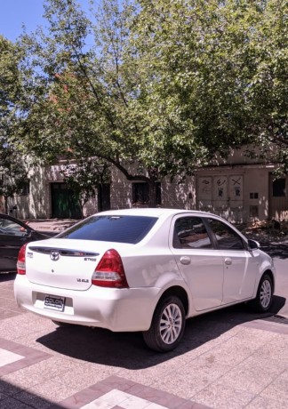 toyota-etios-15-xls-2014-nafta-big-4