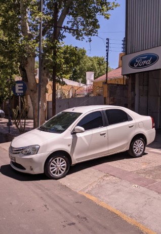 toyota-etios-15-xls-2014-nafta-big-6