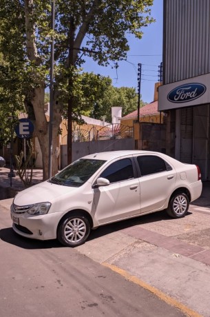 toyota-etios-15-xls-2014-nafta-big-0