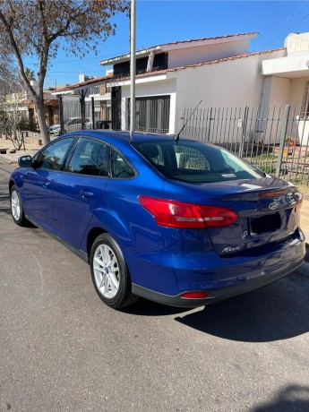 ford-focus-3-s-16-2017-big-5