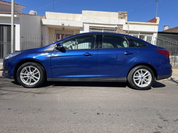 ford-focus-3-s-16-2017-big-2