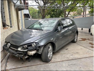 Vendo golf 2016 1.6 chocado