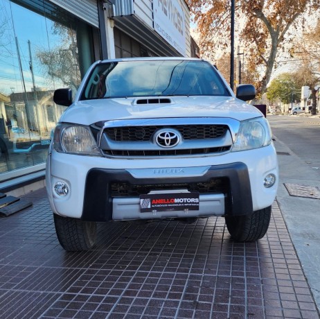 toyota-hilux-sr-big-0