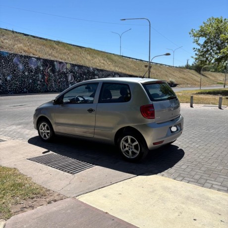 volkswagen-fox-trendline-2014-big-2