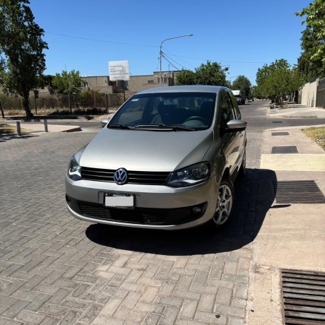 volkswagen-fox-trendline-2014-big-1