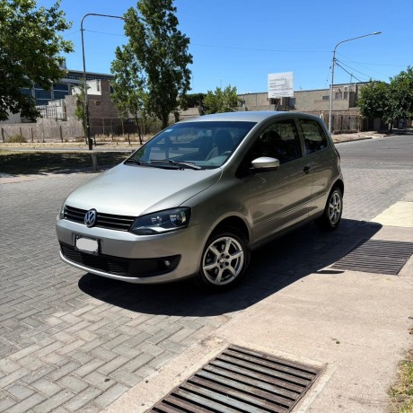 volkswagen-fox-trendline-2014-big-0