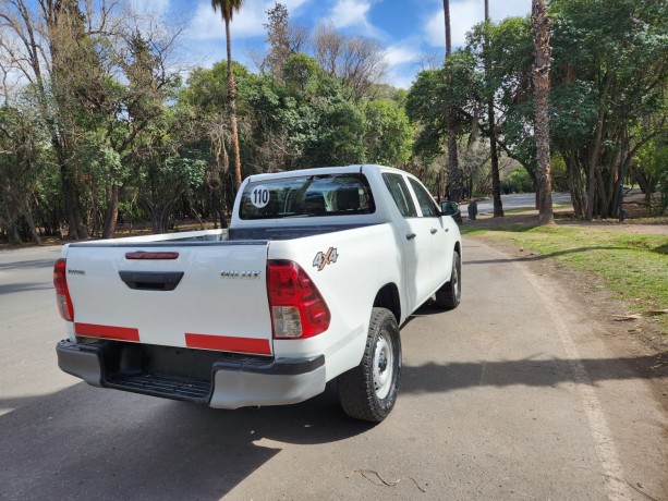 toyota-hillux-2018-4x4-dx-dc-big-3