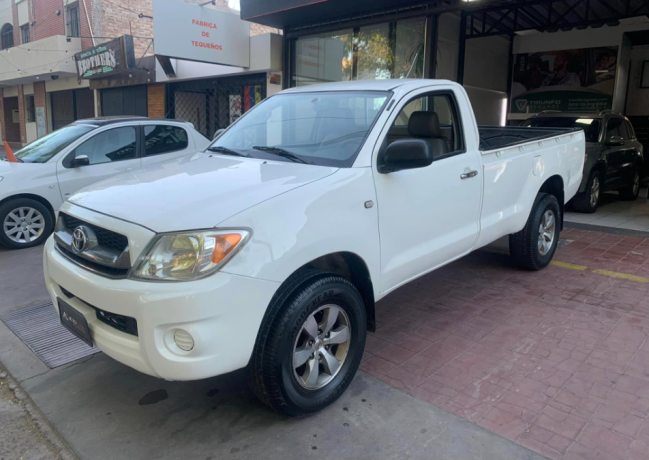 hilux-dx-cs-4x2-big-1