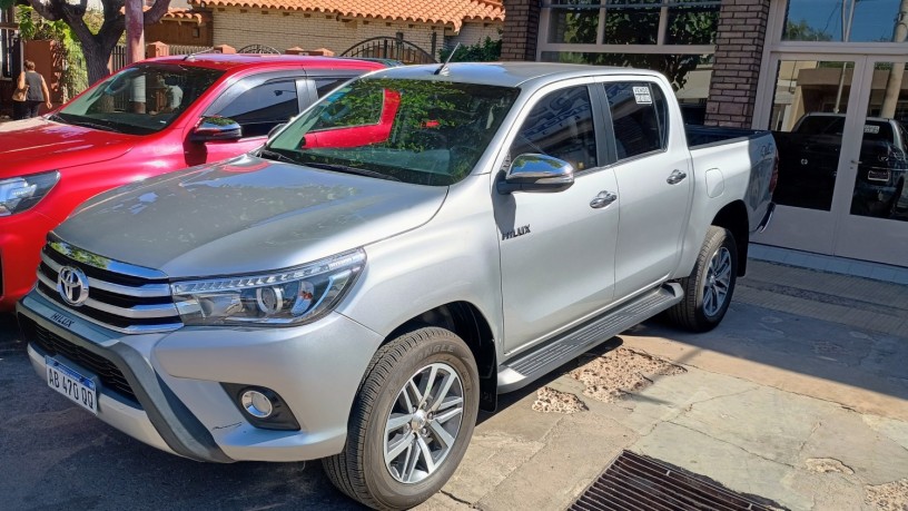 toyota-hilux-srv-2017-big-0