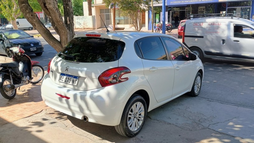 peugeot-208-allure-2020-big-3