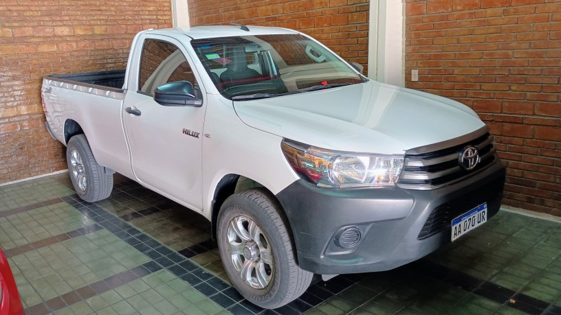 toyota-hilux-2016-big-0